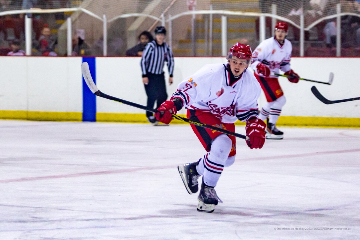 StreathamHockey's tweet image. A few photos from last night @StreathamHockey Qtr. Final Playoff 👇👇📸🍻🥅: photos.app.goo.gl/r4Cz7NEZ7f8QdX… The SIHC team and management would like to thank 'Security Sharon' for 10 years of game dedication in the #streatham barn. #RedHawks #playoffweekend #easter2024