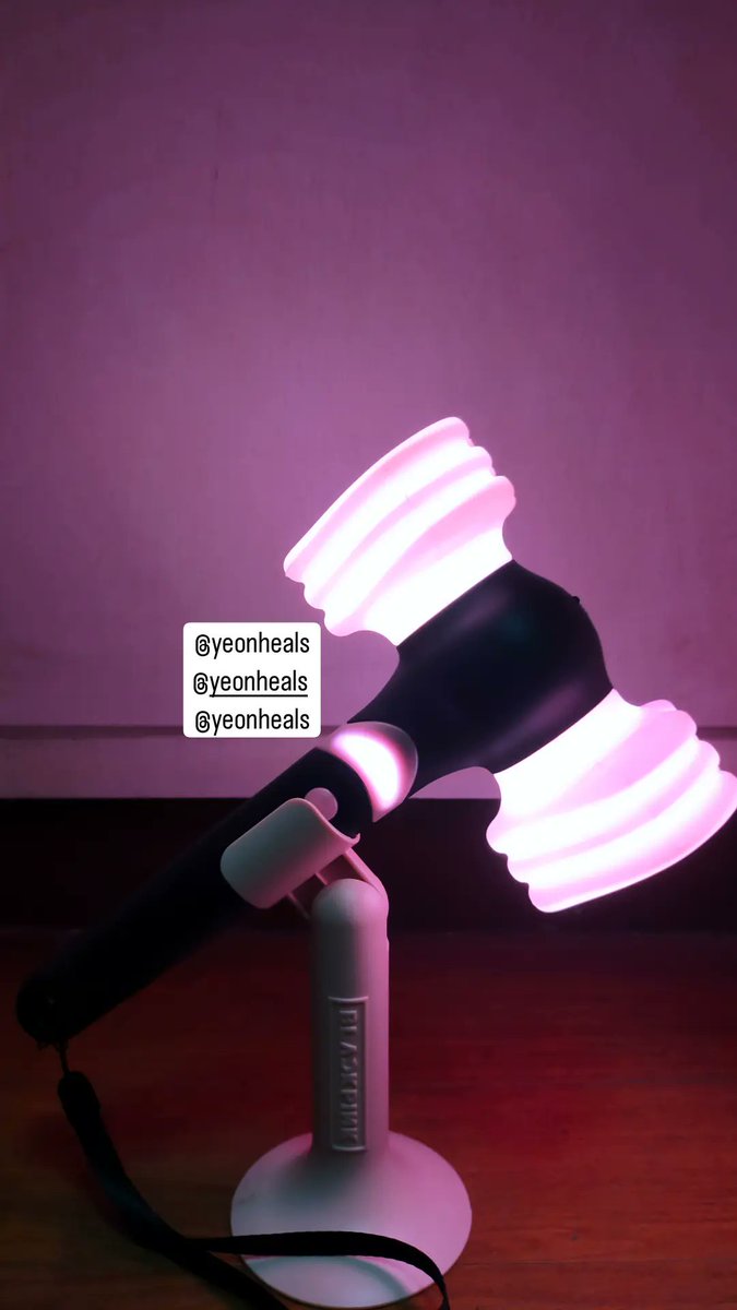 yeonheals's tweet photo. wts lfb ic ph only

Blackpink Lightstick ver 2 hammerbong  with cradle

- good condi
- onhand
- official 
- still negotiable 

₱1,500 php

comment "mine" to claim or send me a dm! 

: bp ls jisoo jennie rose lisa bornpink album wtb lfs

#healsells https://t.co/SEHN6SxhD9