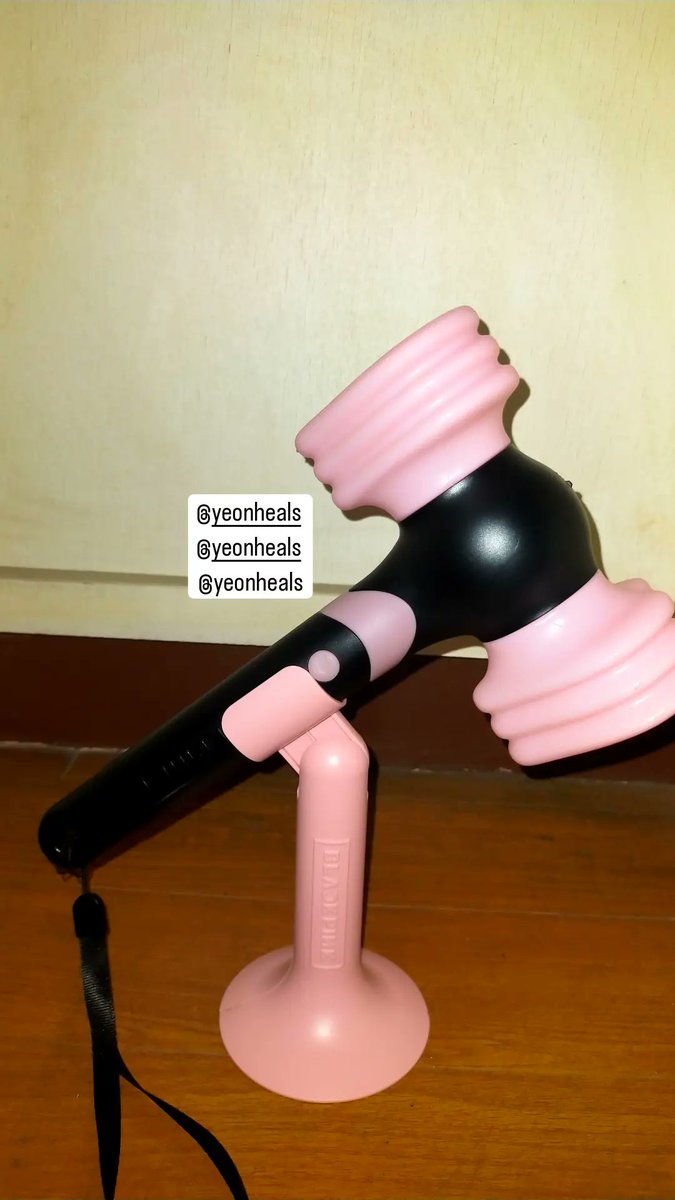 yeonheals's tweet photo. wts lfb ic ph only

Blackpink Lightstick ver 2 hammerbong  with cradle

- good condi
- onhand
- official 
- still negotiable 

₱1,500 php

comment "mine" to claim or send me a dm! 

: bp ls jisoo jennie rose lisa bornpink album wtb lfs

#healsells https://t.co/SEHN6SxhD9