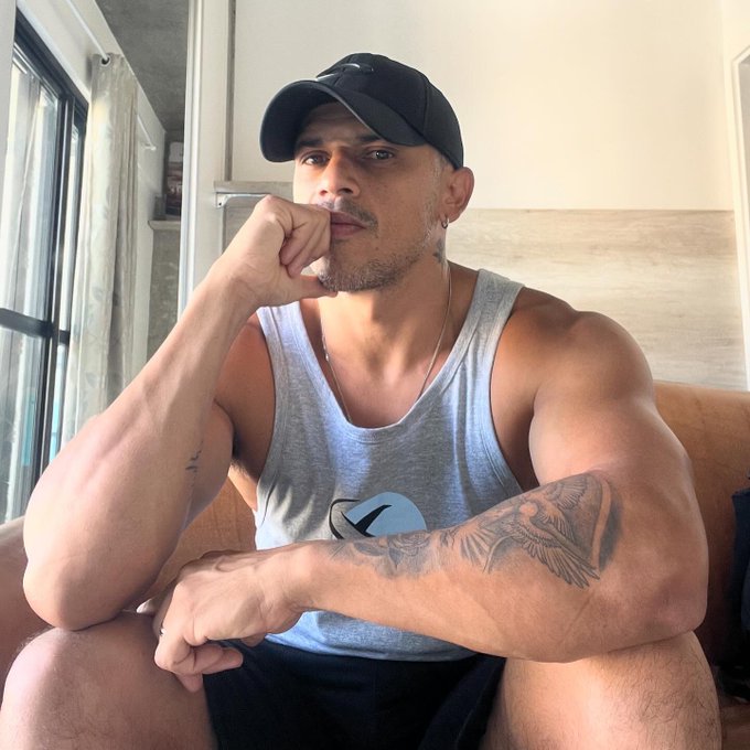 Watch Johnny Louis's leaked NSFW photo on TwXstars