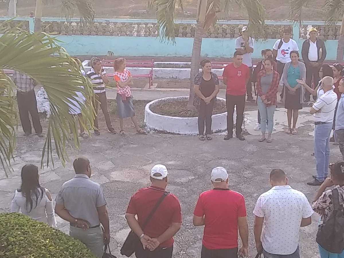 Con la presencia de los principales dirigentes del municipio Mella, se desarrolla el matutino en la <a href="/dme_mella/">dge mella</a>, escenario propicio para darle la bienvenida a los compañeros que participaran en el curso de Administración Publica, dirigido por los docentes de la U.O Filiar Mella.
