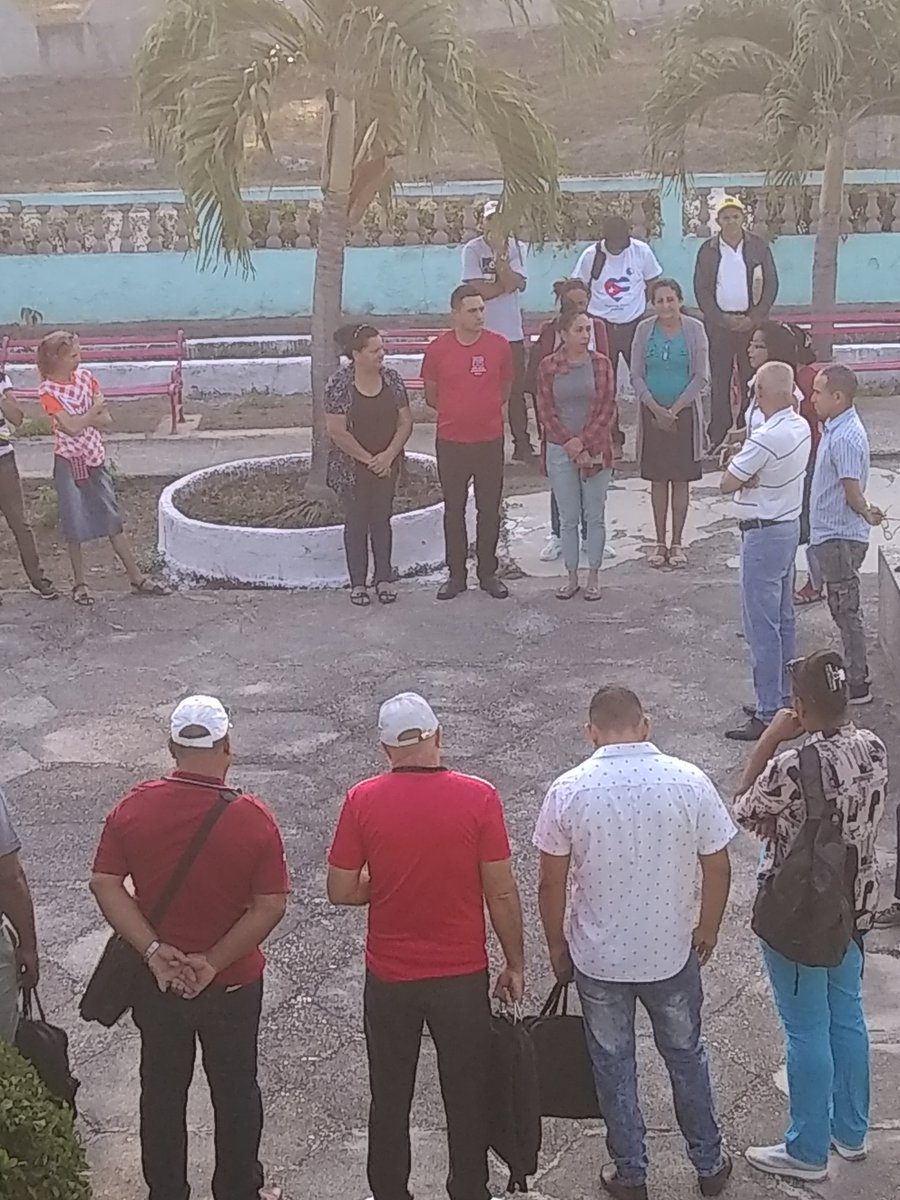 ricardo_quiala's tweet photo. Con la presencia de los principales dirigentes del municipio Mella, se desarrolla el matutino en la @dme_mella, escenario propicio para darle la bienvenida a los compañeros que participaran en el curso de Administración Publica, dirigido por los docentes de la U.O Filiar Mella. https://t.co/jf6Py0vtqK