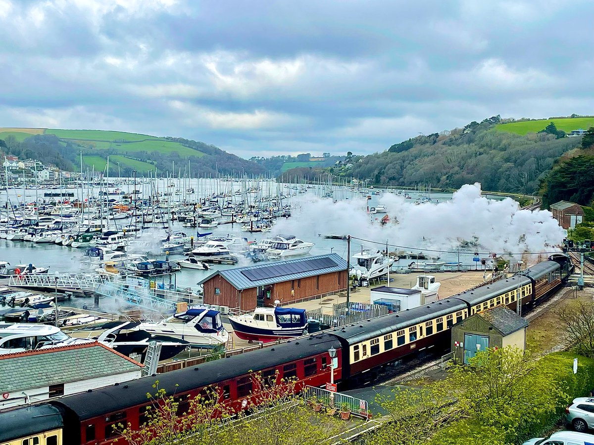 “As long as there is steam left in your engine, it’s never too late to get back on track” 🚂 Followed the Dartmouth Steam Railway line from Dartmouth to Paignton, and drove onwards to Torquay, where my parents Honeymooned 53 years ago! 😍 #BankHoliday #Devon #EnglishRiviera 🇬🇧