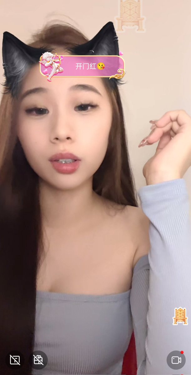 dave522022's tweet photo. 舒服死了，现在的小妹妹就是懂得怎么诱惑，奶好挺 好想抓一抓 来一起意淫 #意淫 #骚货 #BIGOLIVE #bigo #射屏 #婊子 https://t.co/4zTDD17sB7