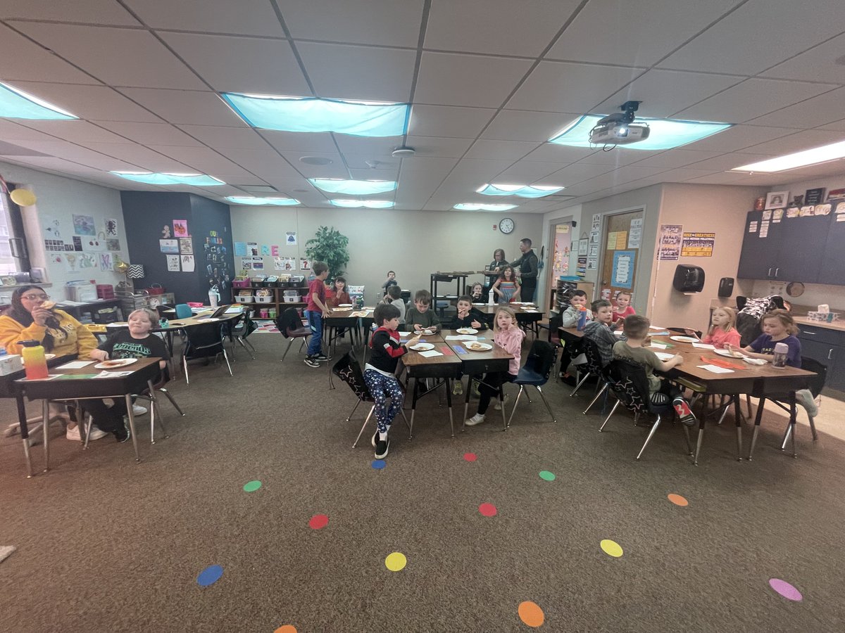 NevadaCentral's tweet photo. We have crowned our 2024 March Mathness Champion!

🏆 𝐌𝐫𝐬. 𝐀𝐝𝐚𝐦𝐬' 𝟏𝐬𝐭 𝐆𝐫𝐚𝐝𝐞𝐫𝐬 🏆

These mathletes climbed the ST Math ladder of victory, solving over 19,000 puzzles over the course of the tournament! Way to go! 🧩🍕 #MarchMathness @STMath 🐧 https://t.co/rmSxLswPjC
