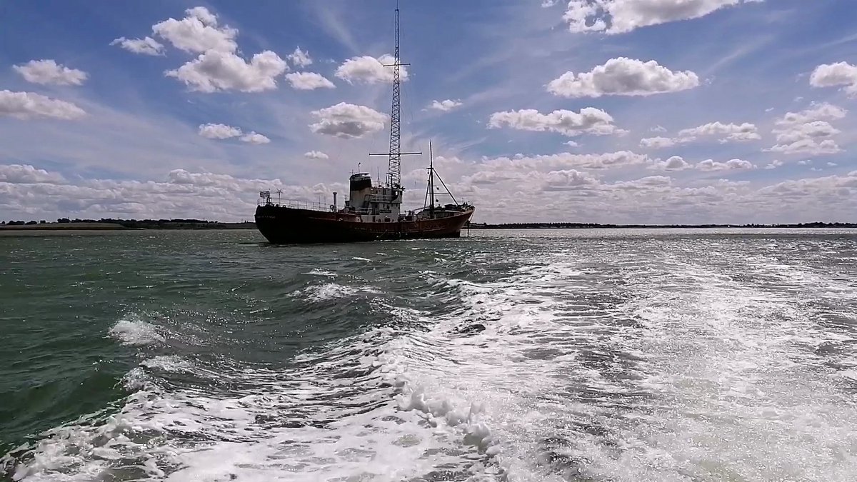 What a weekend of memories, stories, music & history from @TheRadCaroline on board @MVRossRevenge. Loved every moment of it on 648AM, via @ManxRadio or locally on 1206AM plus online. As an anorak it was tremendous, thank you.