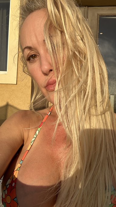 Monday is for people with a mission.&rdquo;   ~ Cristina Imre  Let&rsquo;s have a GREAT week!  https://t.co/tTiEqn17Sz