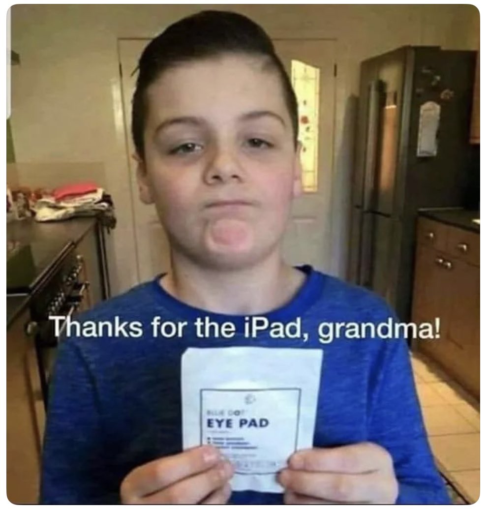 #mememonday When family tries to keep up with technology. . . . #apple #ipad #technology #grandparents #gearporn #computer Rp @black_cat_shane