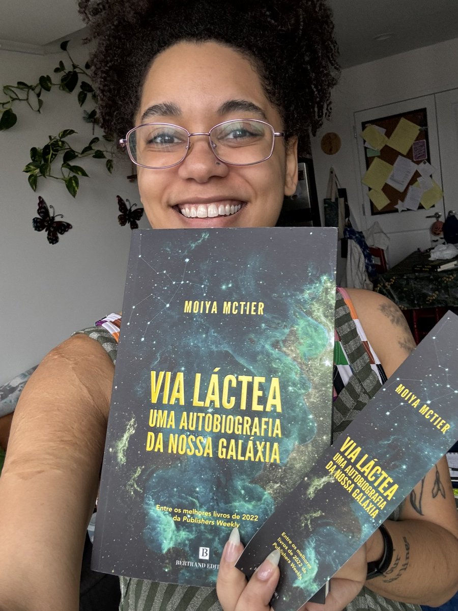 The Portuguese translation of THE MILKY WAY is out and it has a matching bookmark 🥹