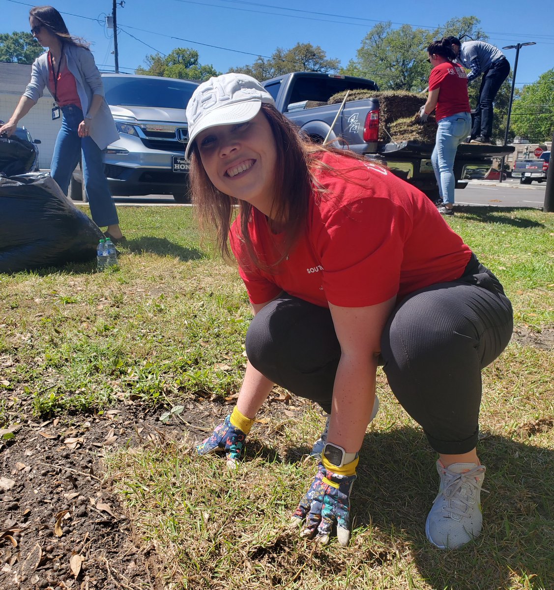 OCEatSouthAL's tweet photo. Thank you to the @uofsouthalabama's volunteers who supported our most recent @uwswa’s Day of Caring. Vets Recover will be opening a Detox &amp; Residential Facility in Mobile and our Jags were on hand to help with lawn maintenance ahead of the event. 
#SouthServes #WeAreSouth #DOC24 https://t.co/UwrhMxnnTS