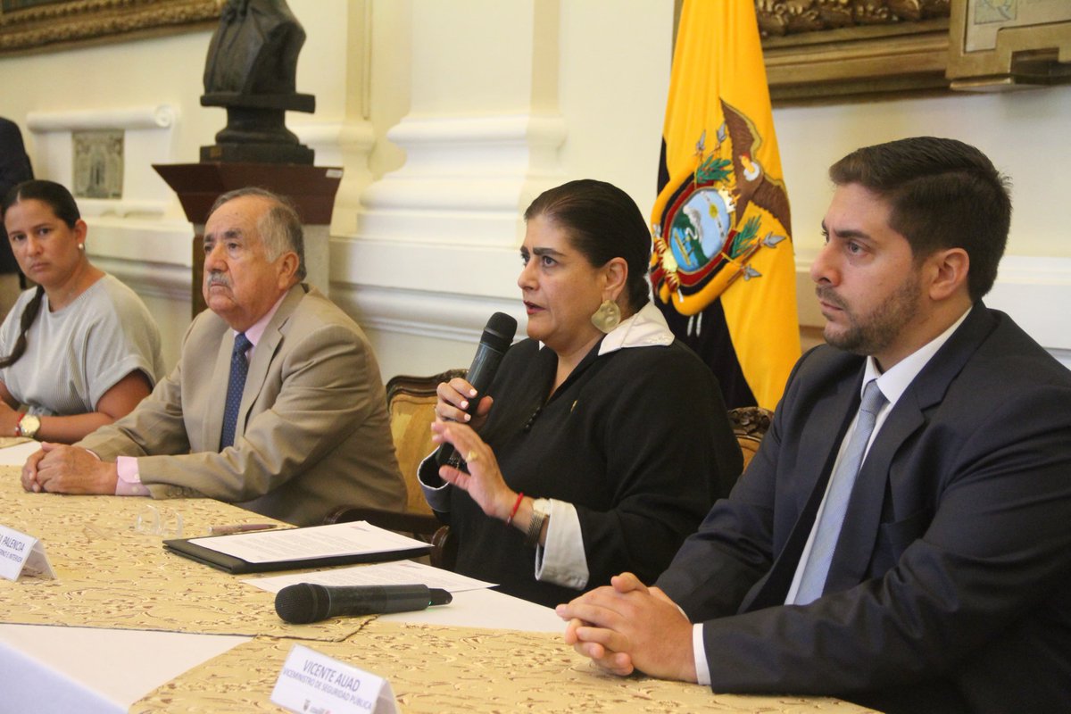 La ministra <a href="/Palencia3Monica/">Mónica Palencia Nuñez</a>, resaltó que tenemos un Presidente que ha puesto mano firme en enfrentar las mafias del narco tráfico y delincuencia, “no permitiremos que bandas criminales nos arrebaten el país “, añadió.