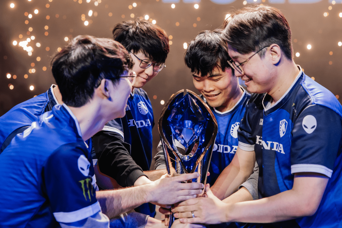 #LCS Bahar Mevsimi Şampiyonu Team Liquid!
Final karşılaşmasında rakibi FlyQuest'i 3-1 mağlup etmeyi başaran Team Liquid kupanın sahibi oldu.