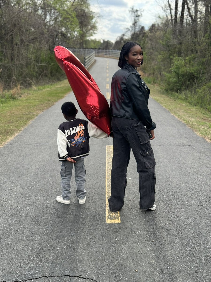 letmebeleo's tweet image. Too cool to take pictures with mom. 🙂 … i also got asked if he was my little brother. 🙂