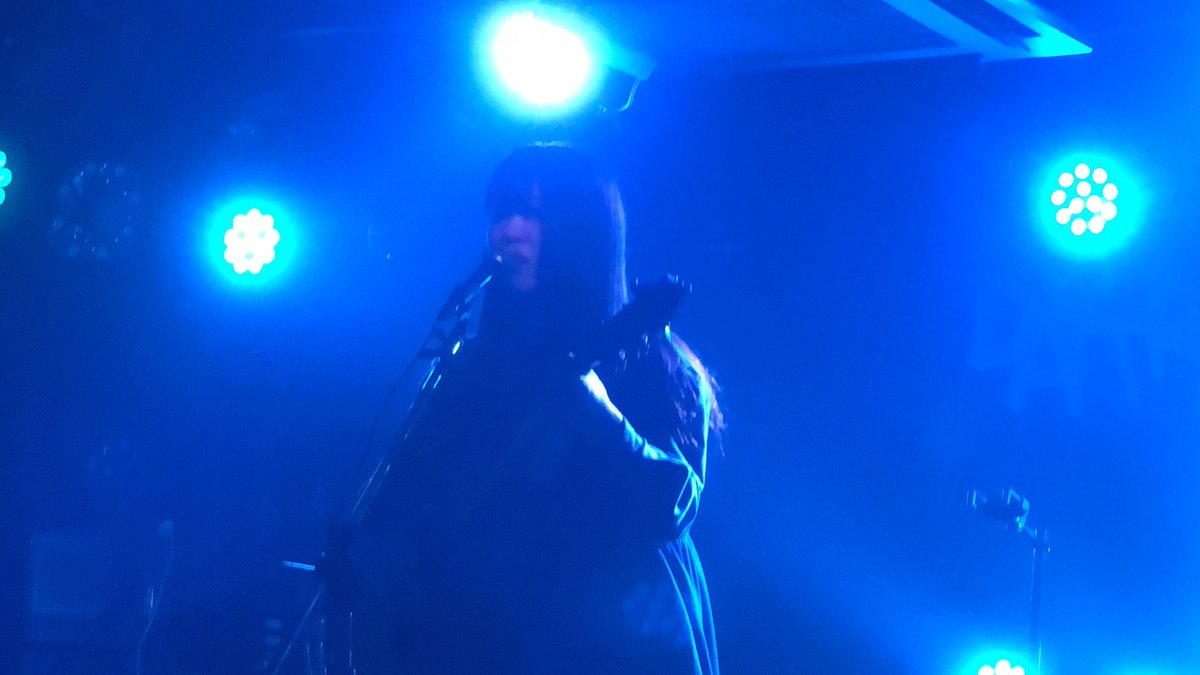 10wj0's tweet photo. 今夜のmuuiさん。
広いDAYTRIPのライブハウスステージに
合った弾き語りライブでした。
muuiさんが弾き語る音楽のシャワーに包まれて
癒された。
花見の影響か、鶴舞界隈は人の波がごった返し
でしたが僕は花よりライブでしたね。
今夜のライブ行けて聴けて良かった。
#muui #鶴舞DAYTRIP https://t.co/Aht2ZnEPid