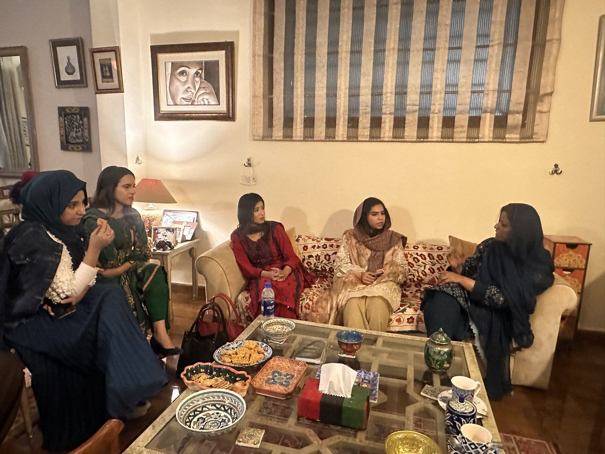 NisaShakeel's tweet photo. Met with adi Dr Nafeesa shah, Her unwavering pursuit of knowledge and commitment to positive change position her as a beacon of inspiration for those around her. Adi nafeesa's impact extends far beyond her achievements, influencing and shaping the landscape of her field. https://t.co/CSiL3XA088