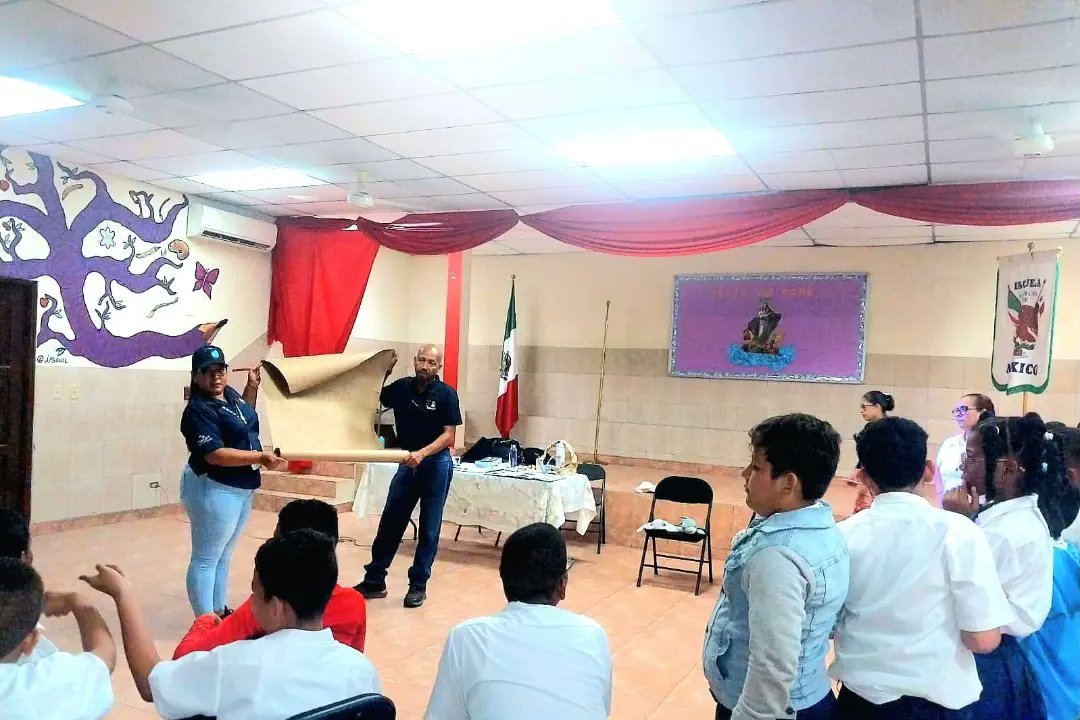 Capacitamos a educadores y estudiantes sobre las nuevas especies reguladas de tiburones y rayas en el contexto de la CITES, durante una jornada educativa en la Escuela República de México. Esta iniciativa busca promover la concienciación ambiental a través del aprendizaje. 📚🇵🇦