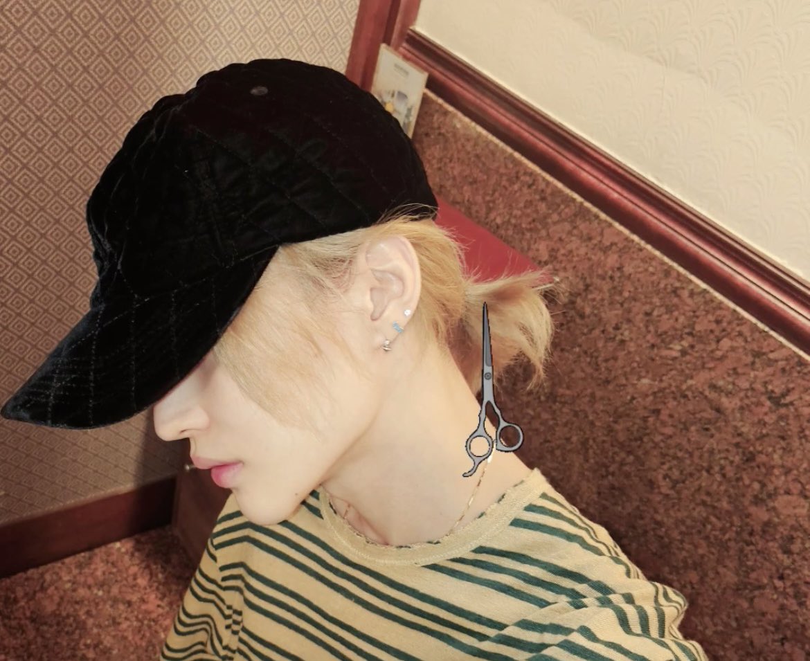 wbnbbl's tweet photo. [#WONBIN ✨ 240401]

#원빈: Heejoo, long hair is now over. Goodbye, goodbye for real..

his april fool’s joke 🥲 https://t.co/LxjQD8rVPP