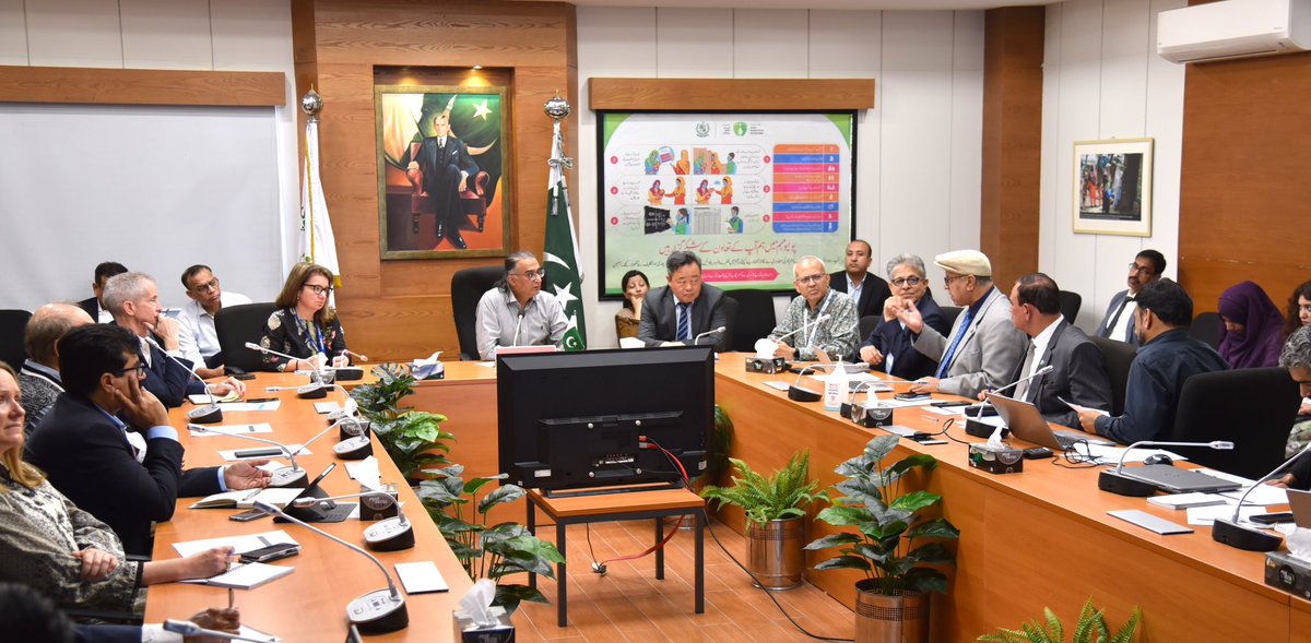 @WHOPakistan reiterates its commitment & ongoing support to @GovtofPakistan for eradication of polio”, said Dr Luo Dapeng, WR Pakistan, during a meeting at National Emergency Operations Centre of @EPIPakistan on Polio Eradication.