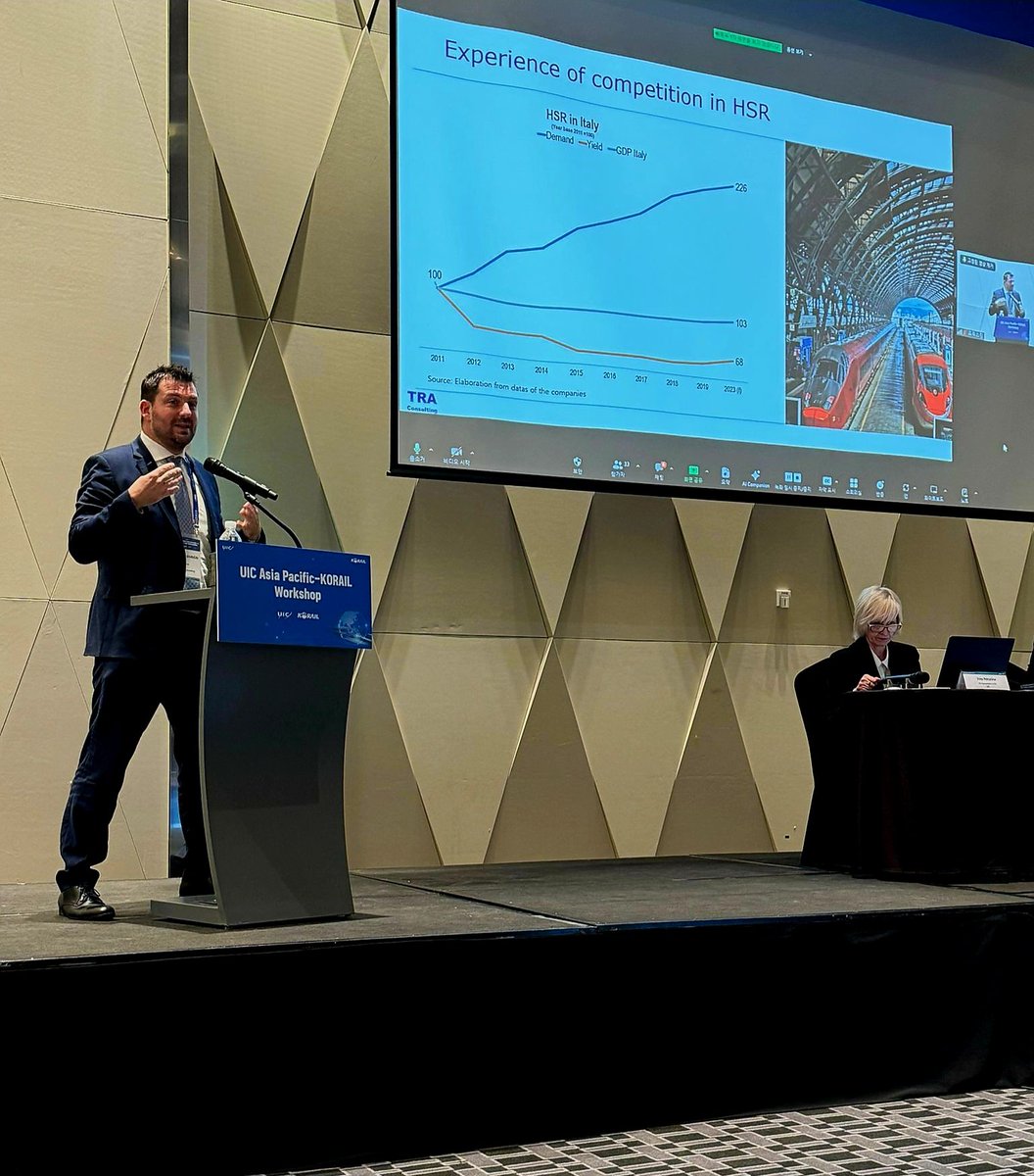 AndreaGiuricin's tweet image. Economic regulation and track access charge are very important to attract private investment in #rail sector.
Today, here in Korea I discussed about the Italian #HSR model and the example of #liberalization.