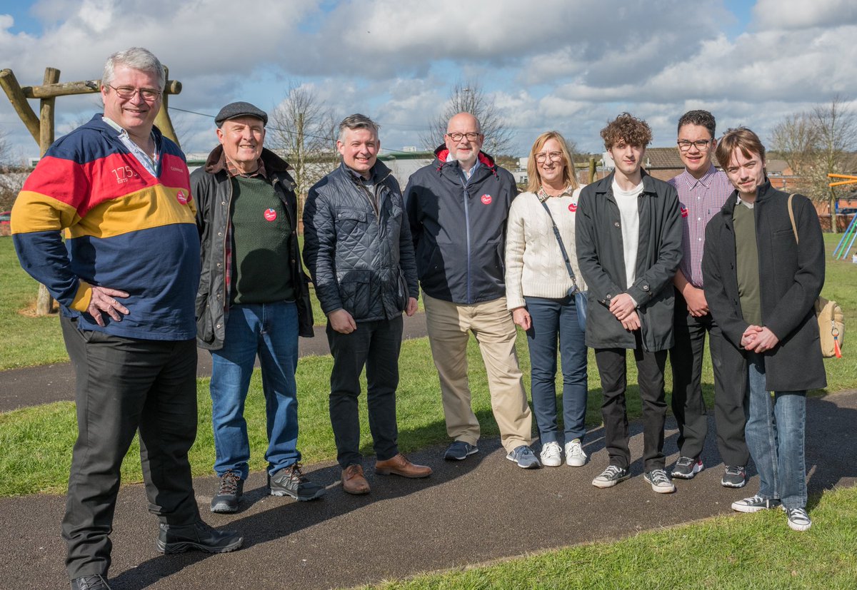 steveyemm's tweet photo. Thanks to all of the @mansfieldlabour members who made it out over the Easter weekend, listening to #Mansfield voters 🌹 https://t.co/TiacBUx9Bz