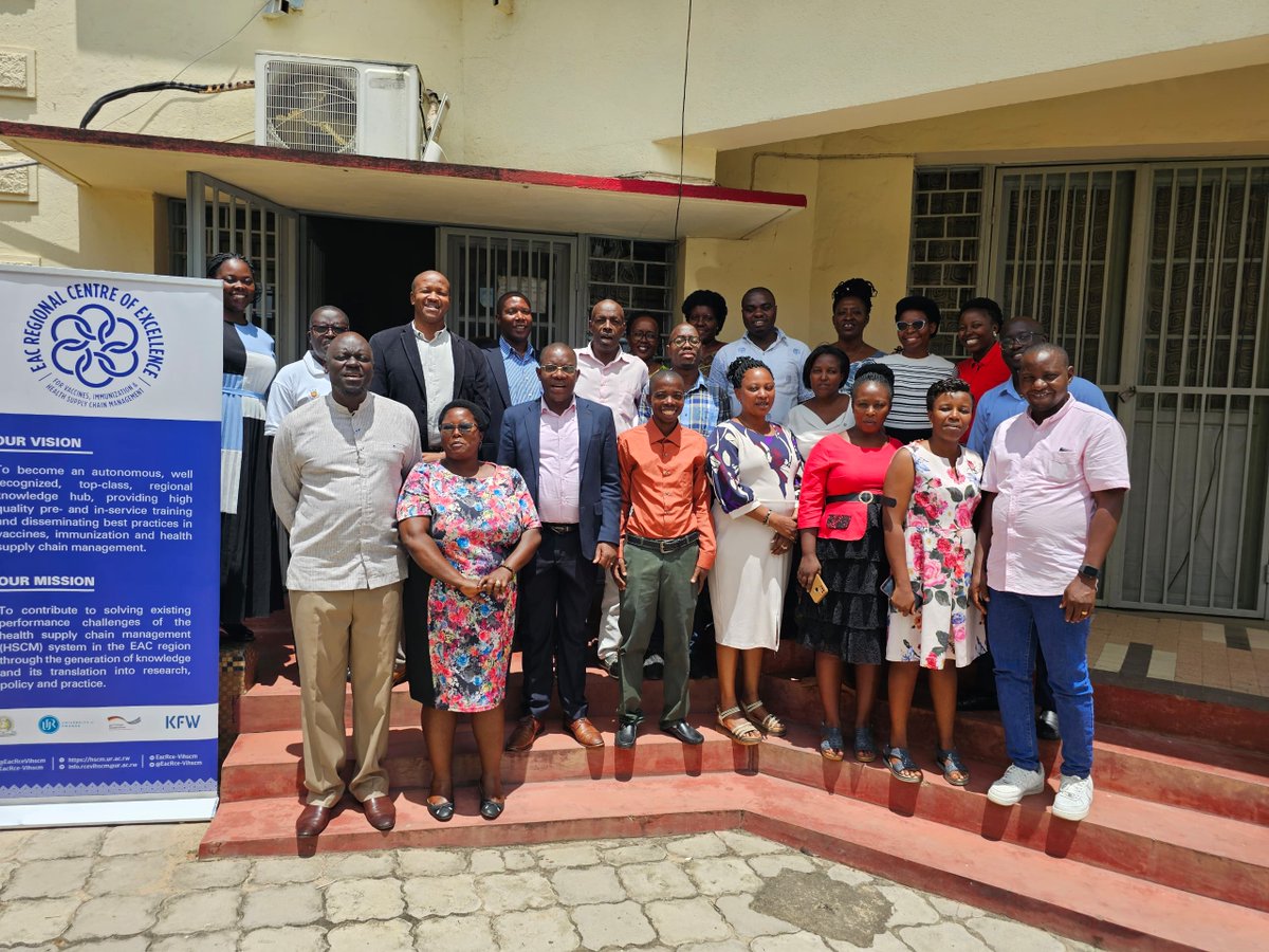 EacRceVihscm's tweet photo. Today, the @EacRceVihscm kicked off a 5-day training on Analyzing Medicines using the #GPHF Minilab tech. for Burundi's healthcare professionals at ABREMA Lab, Republic of Burundi.#CapacityBuilding #MedicalAnalysis #PublicHealth
#EAC @jumuiya @BMZ_Bund @KfW_int @Uni_Rwanda @gavi https://t.co/BwhRyk2vXY