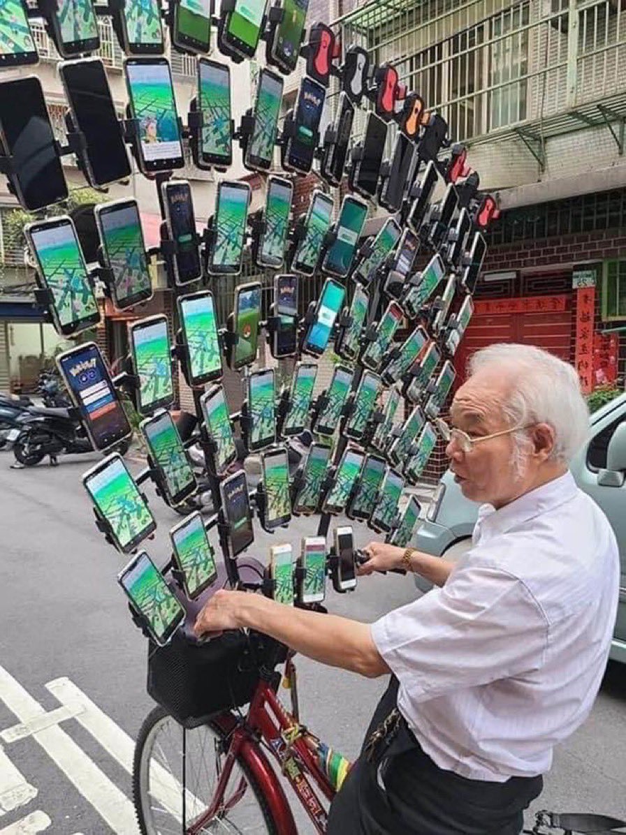 theaieducatorx's tweet image. Me travelling to the next conference while trying to stay on top of the latest AI news.