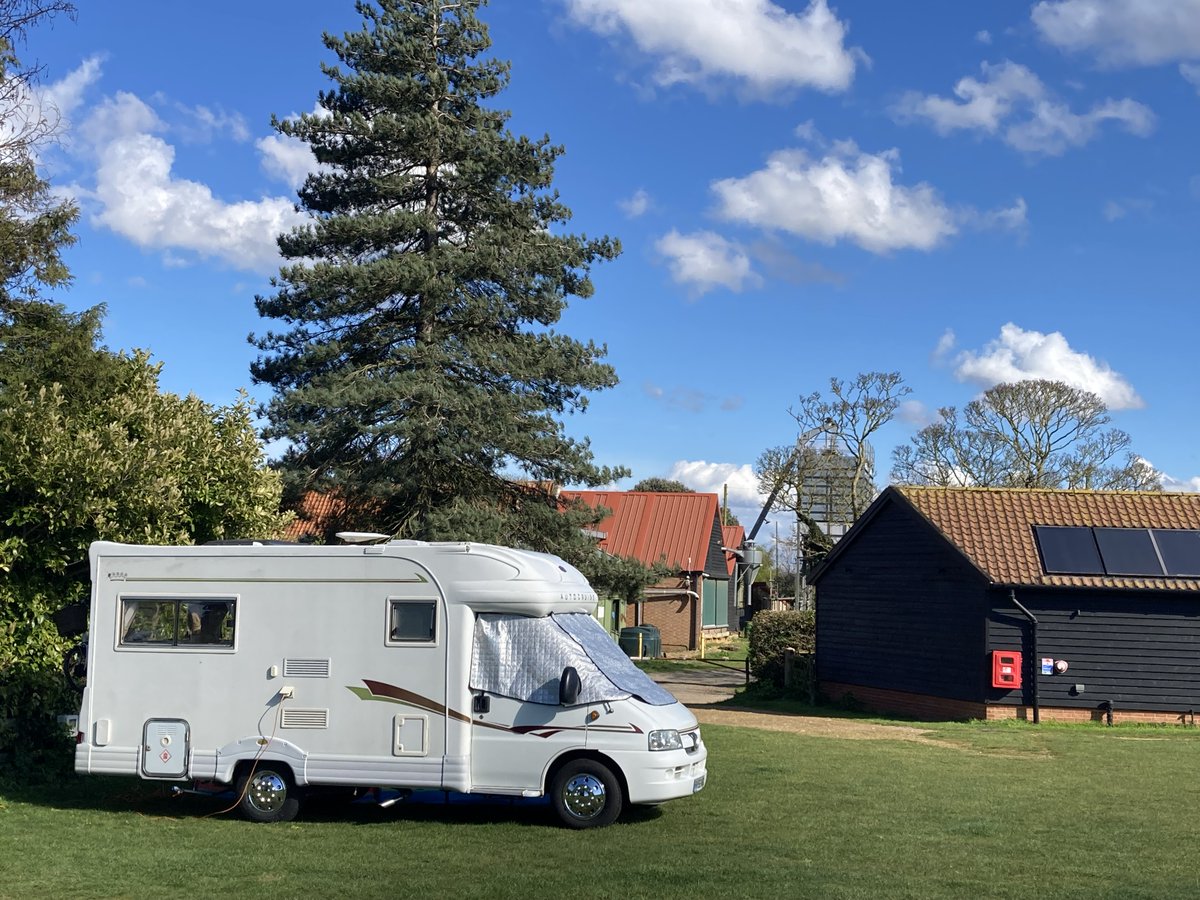 Beautiful day here at Deepdale - Blue skies & sunshine ☀️

#lovewestnorfolk #lovenorthnorfolk #norfolkhygge #deepdalehygge #northnorfolk #northnorfolkcoast