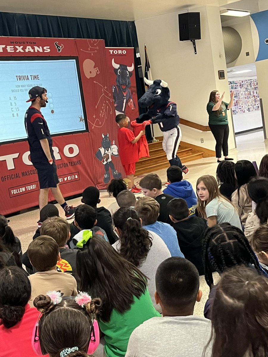 Thanks to @TexansTORO1 , our @HumbleISD_OE kiddos are ready to Pass the STAAR!