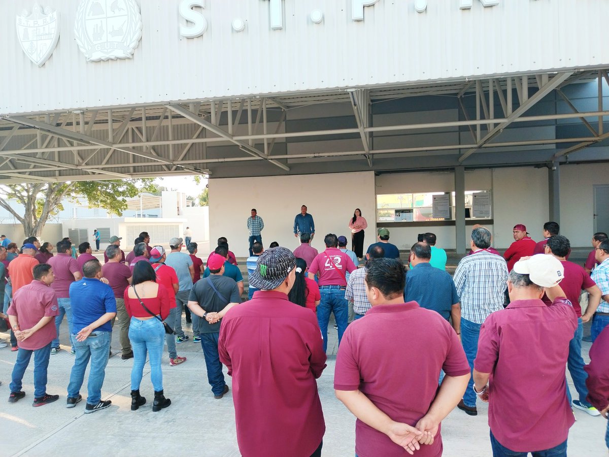 Con la disciplina que nos caracteriza, participamos activamente en la junta previa a la subida en @Seccion42_STPRM, información relevante en materia de seguridad, apoyo total al líder @lgps03101 y @MarcoAzuara1 #SecGralSec42, ¡FRATERNALMENTE, UNIDOS VENCEREMOS!