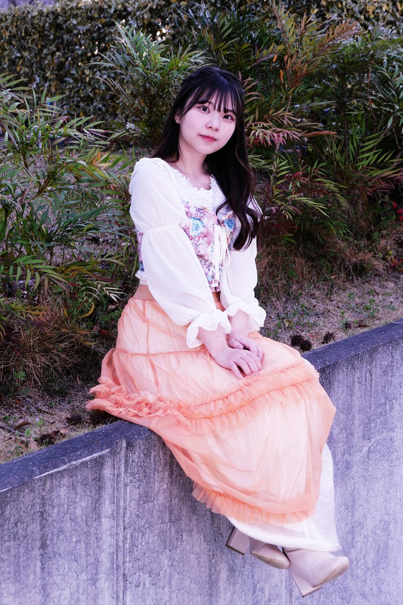 seventhlyoyl's tweet photo. 早坂ちはる　活動休止直前企画

#早坂ちはる さ���（@Ciharuunn）
#フレッシュ撮影会 #桜 #桜2024
#チューリップ
#LUMIX #LX100M2 #LX100II
#ポートレート #スナップ https://t.co/pbZZG3n4U1