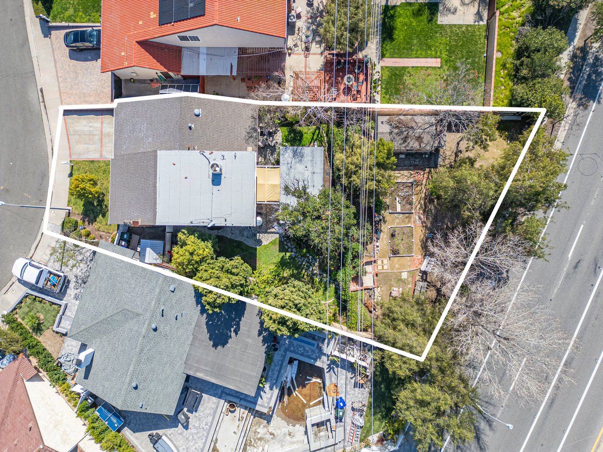 kirkhawkins's tweet photo. 🚨#KirkAlert: New Listing! 
📍 27533 Kenfel Drive, Santa Clarita
🏡 3 Bedrooms, 2 Baths
💵 $799,000
#WorkWithKirk #ARealEstateAgentYouCanLove

Always accepting new clients! In all price points! Let me know if you have any family, friends or coworkers who are looking to move! https://t.co/4fUmmXMlsm