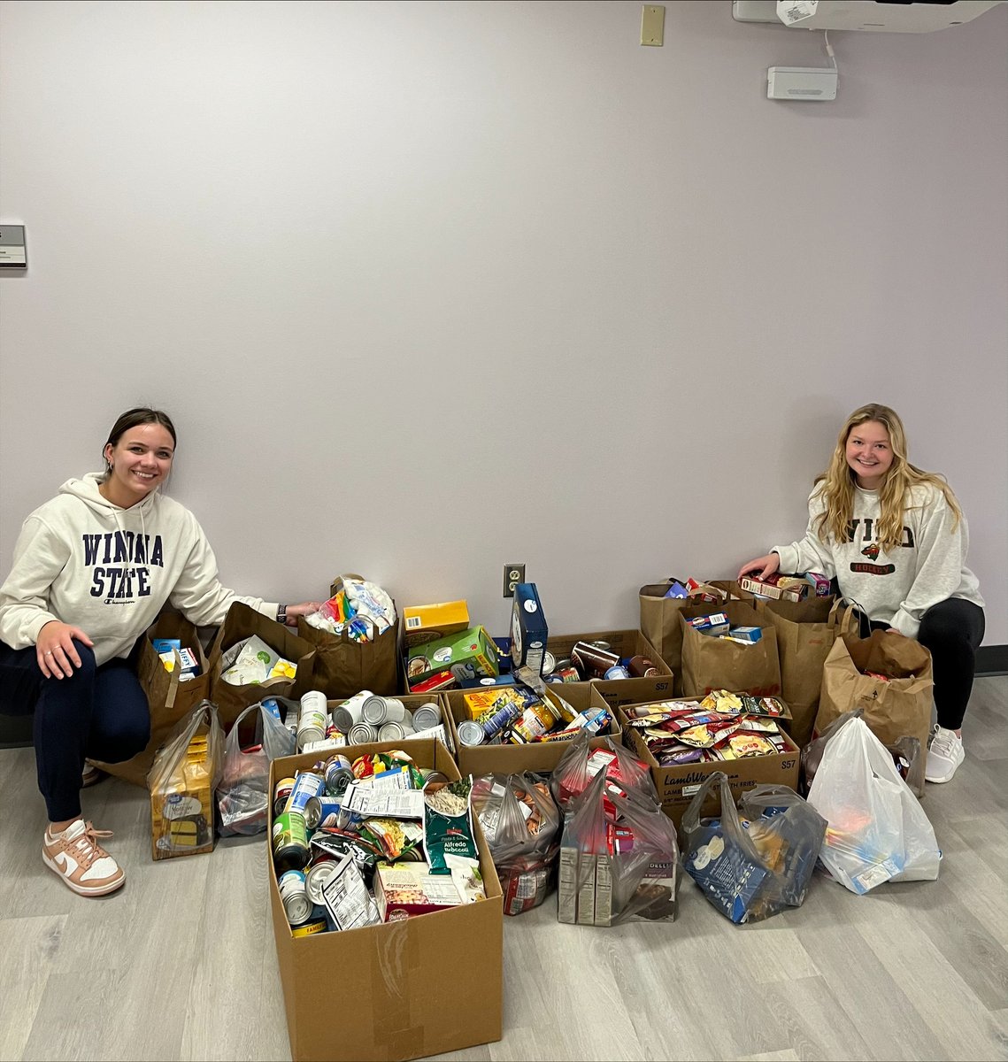 HUGE shoutout to the Pre-Athletic Training Club who held a March Madness Food Drive. Final standings had the students edging out the professors from the HERS Department. 566 food items will be donated to our local food shelf. @winonastateu @MinnesotaAT @wfatt