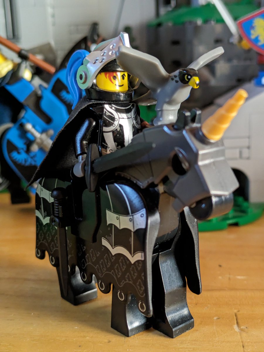 BF6074's tweet photo. 実質シグフィグ扱いのブラックファルコンの黒騎士。趣味全開のため入手性とかは一切考慮しておりません。
兜を取った時用に髪を追加したのと左腕を鷹匠のものに変更したのが最近の更新点。

#あなたのシグフィグ見せてください https://t.co/6POQtyQYSw