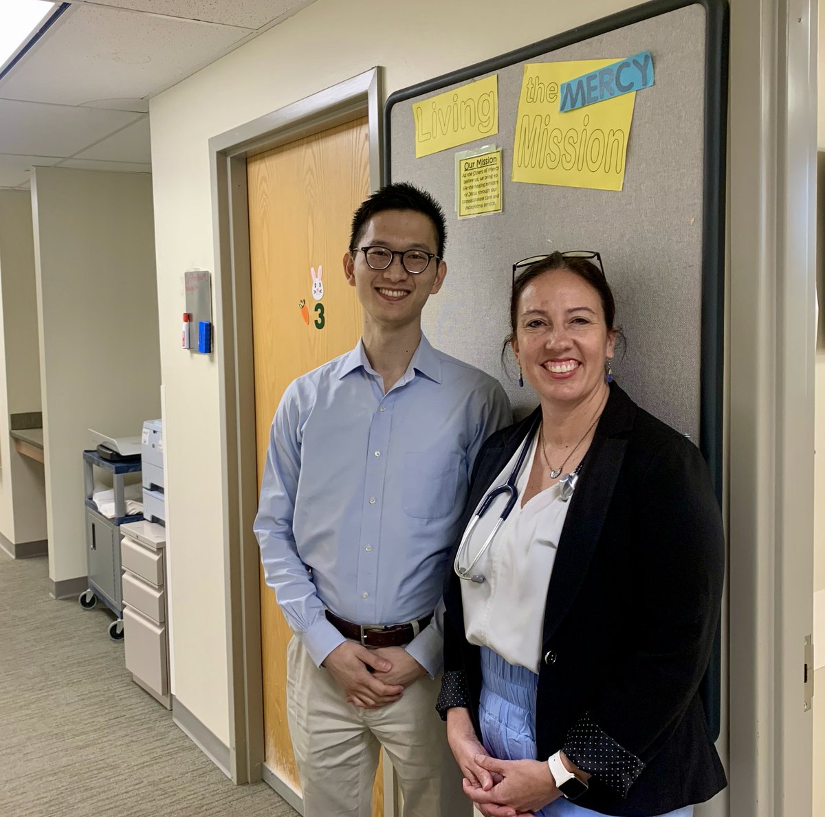 Site Visit with @DrSarahCole, a PD of FMR at Mercy St. Louis. Thank you for taking time with me. Today's visit tremendously helped me better understand the program as a primary student advisor for @slusom. #FMRevolution @futurefamilymed @MOAFP #MedEd mercy.net/healthcare-edu…