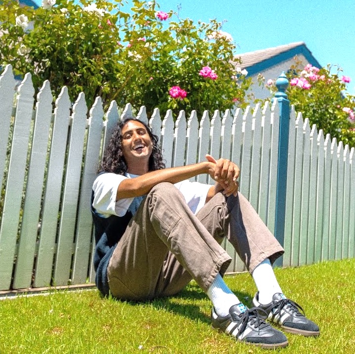 Just listened to @oldindiekid1's excellent Daft Pom Show and really enjoyed the indie-pop of:

🇬🇧 'Good News' by <a href="/aportableradio/">Portable Radio</a> from Manchester.
open.spotify.com/track/3DV3xczE…

🇦🇺 'Peaches and Wine' by TUSHAR from Adelaide.
open.spotify.com/track/0Iko2661…