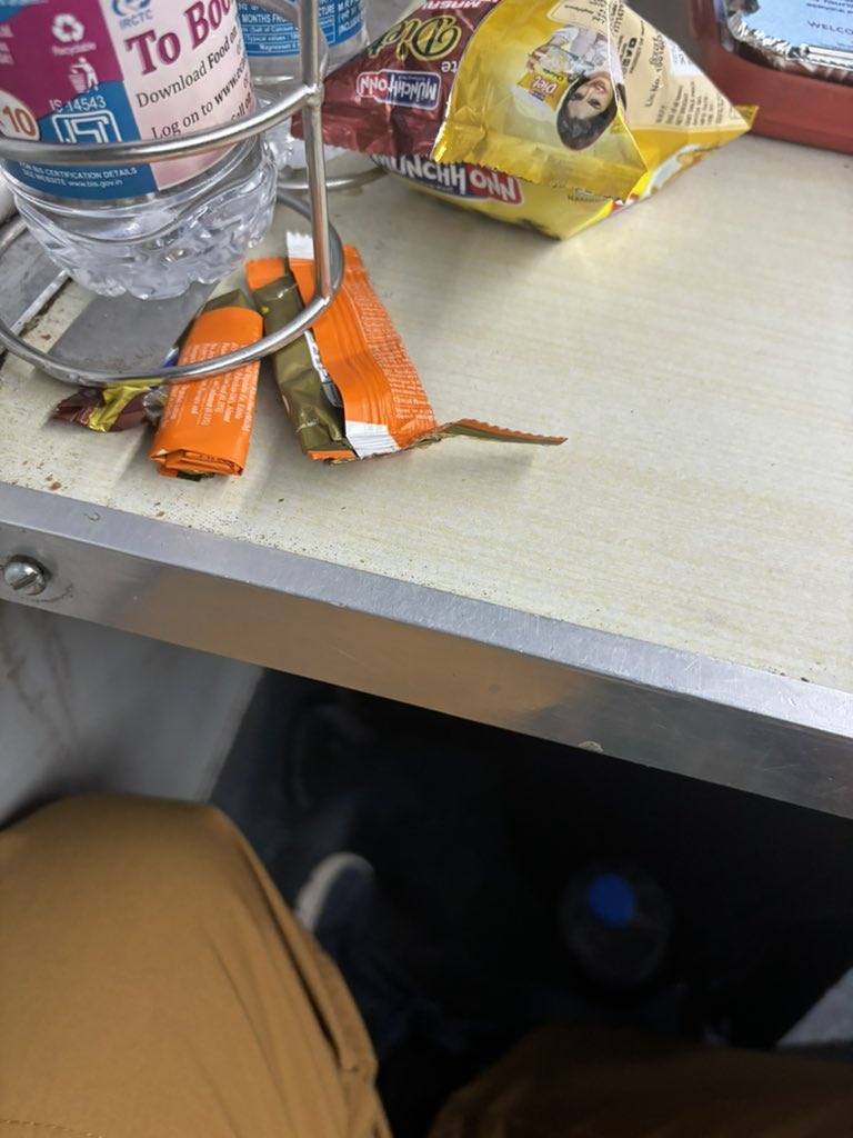 DevendraSingh4's tweet photo. @eCateringIRCTC @IRCTCofficial @RailwaySeva @RailMinIndia almost an hour , No one came here for cleaning. Jai ho PNR 8316393743 Shatabdi express https://t.co/IfAQ5Z5yEu