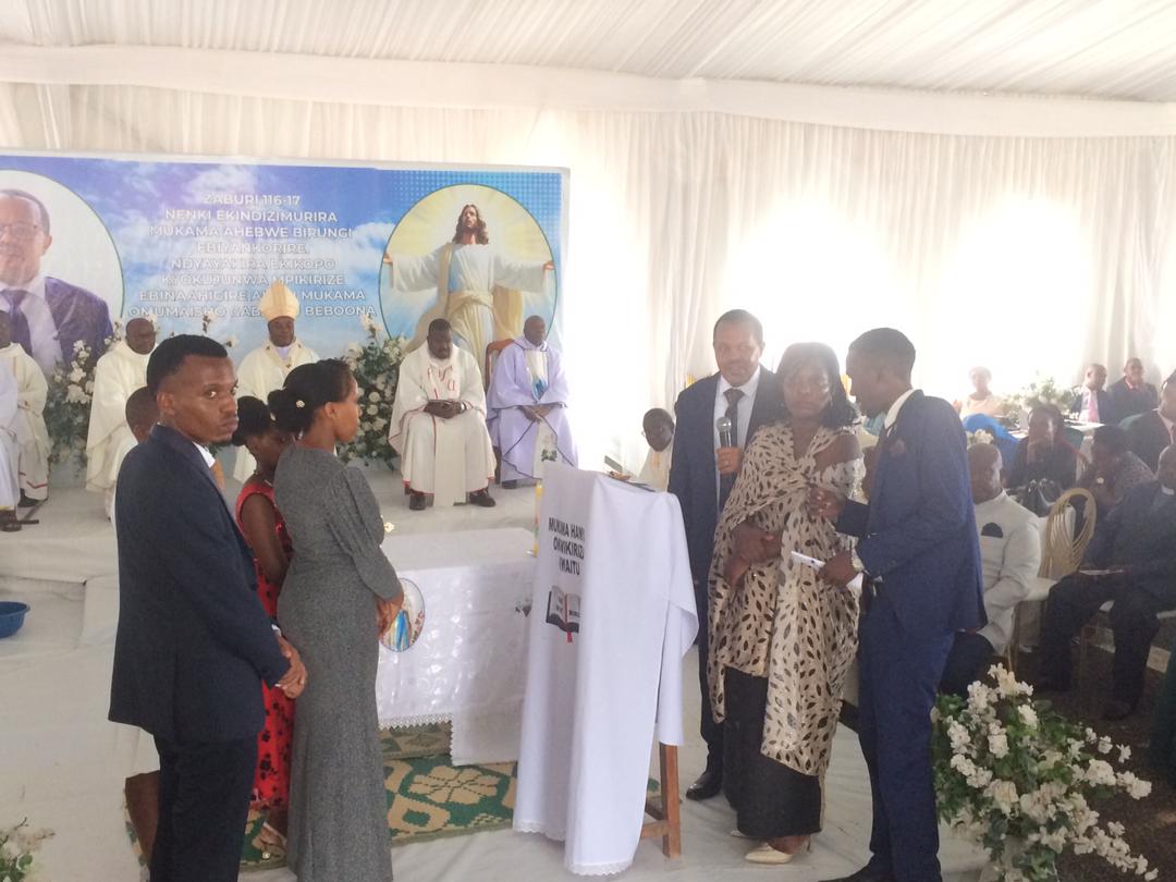 Today, our Director @MbararaHospital Dr Celestine Barigye held a Thanksgiving Mass to thank God for the gift of his life at Flagship Piazza Hotel in Bushenyi. The Chief Guest Rt Hon Prime Minister@R_Nabbanja was represented by Hon Raphael Magezi who commended his integrity