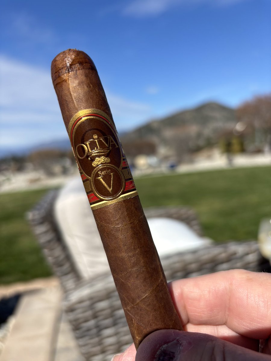 Had this cigar yesterday. Quite nice !! Hints of dark chocolate!! Paired with a glass of Calumet Farms 8 year old bourbon!! Despite only 45% ABV, was a bit hot. Vanilla notes… a bit of ice opened it up nicely!!