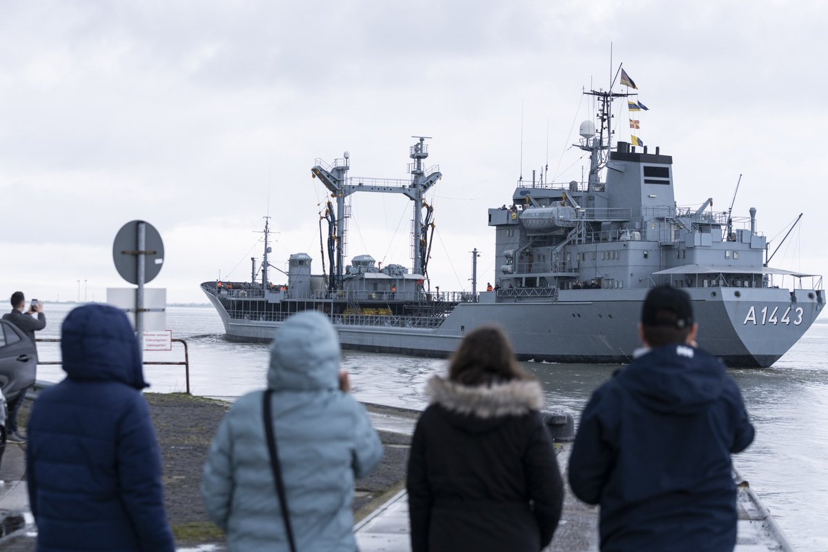 Die „Röhn“ wird Teil eines #NATO-Verbandes Der Betriebsstofftransporter hat heute #Wilhelmshaven verlassen und wird der #SNMG1 beitreten. Bis August wird die Besatzung um Kapitän Egon Rhauderwick verbündete Schiffe in See versorgen. #StrongerTogether #WirsindMarine