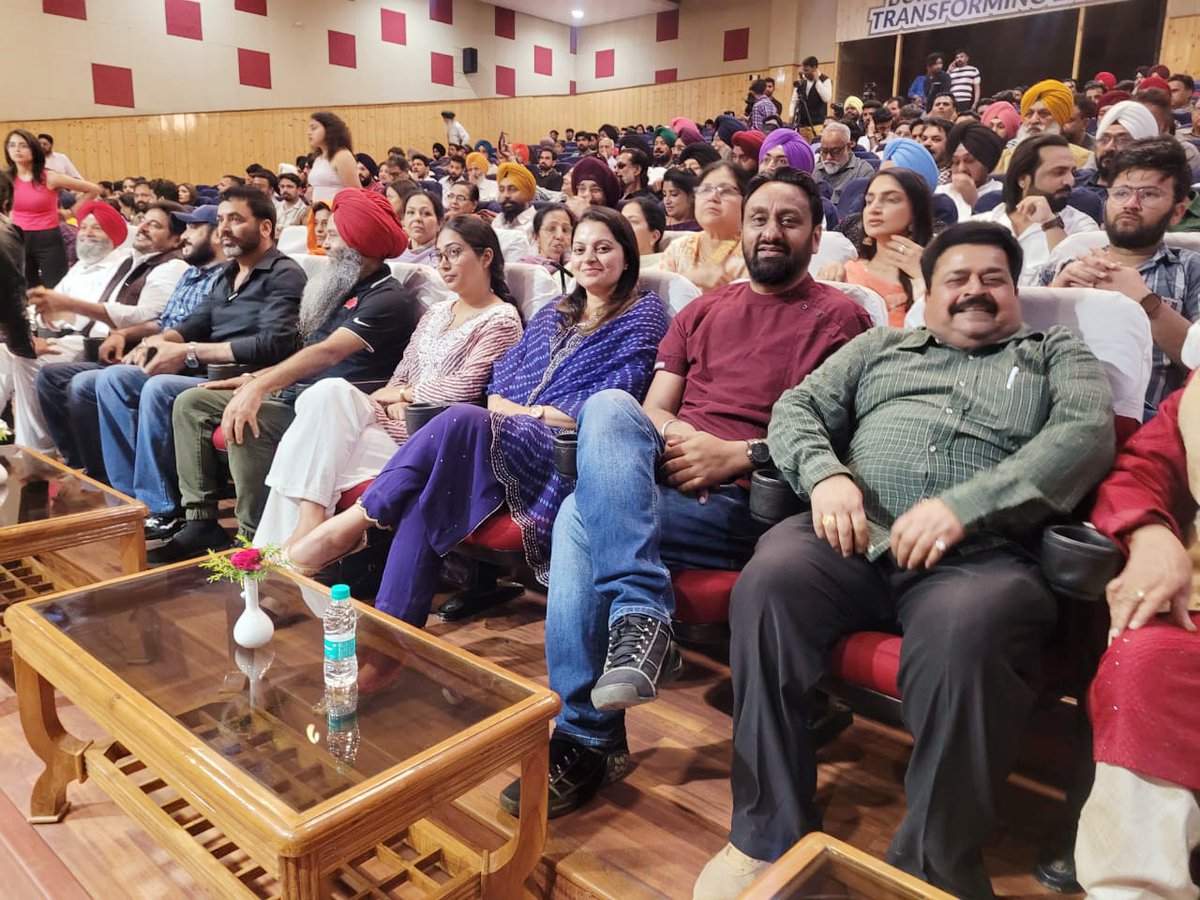 avneet_sidhu's tweet photo. Honored by #PFTAA (Punjab Film & TV Actors Association) on the occasion of World Punjabi Cinema Day. https://t.co/whECeHR79q