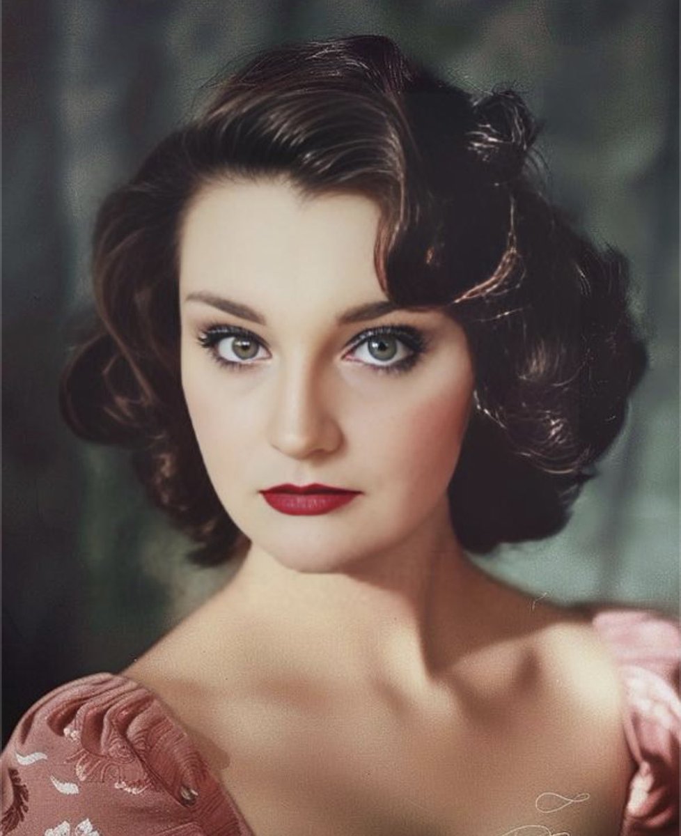 Loving these random 40s/50s style looks morphing my face onto the model. Which look do you prefer on me?  #4fBeauty #VintageGlam