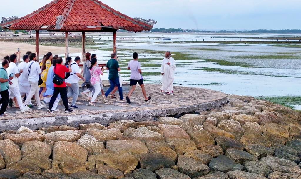 A long-awaited reunion for thousands worldwide at the Wisdom Series in Bali, where the island's picturesque beauty set the scene for a blend of meditation, celebration, sunset strolls, witty humor, and practical wisdom.