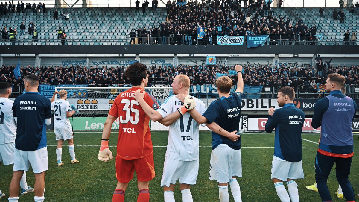 DIF_Fotboll's tweet photo. Glad påsk! 💛❤️💙 https://t.co/j3miKwo9rk