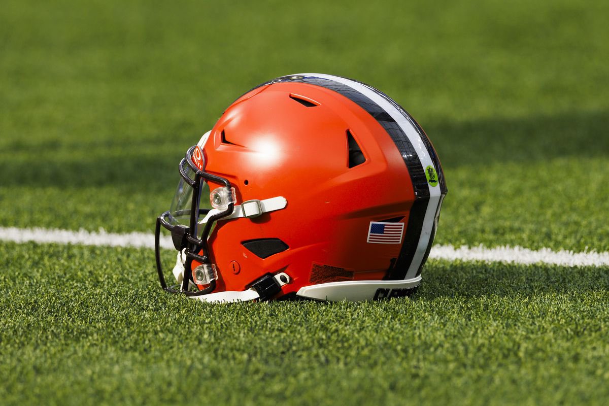 BS_Cleveland's tweet photo. BREAKING: The Cleveland Browns will be relocating to London, England as part of the NFLs initiative to expand football internationally. https://t.co/xTN2EboxZc