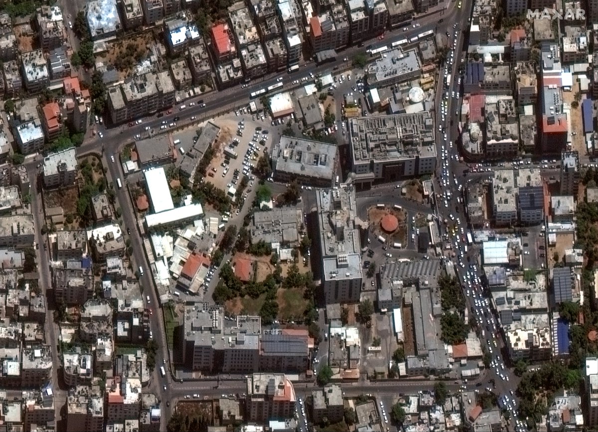 Shayan86's tweet photo. Gaza's al-Shifa hospital, before and after

New images released today by @Maxar compare what al-Shifa hospital, Gaza's largest medical facility, looked like in June 2022 with what it looks like now in April 2024. https://t.co/zw9e2lFMEN