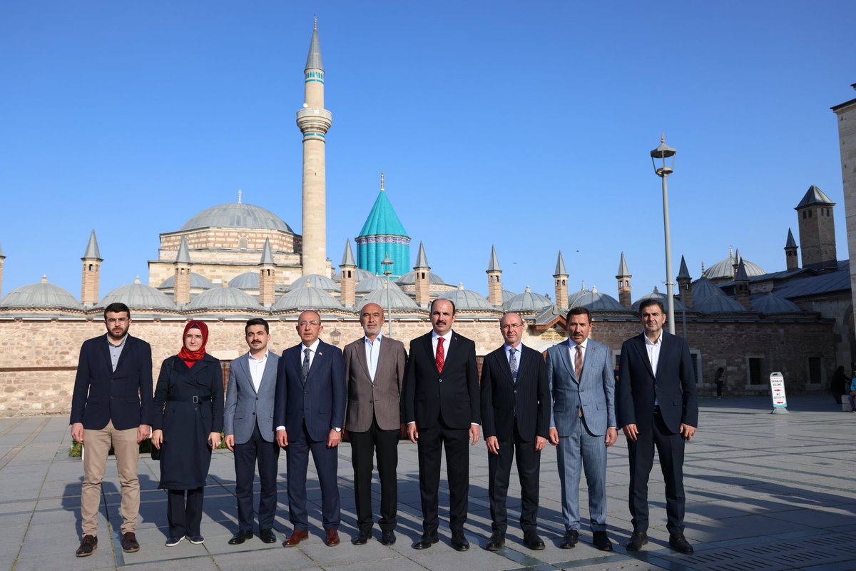 31 Mart seçimleri sonrası Mevlana Hazretleri'ni ziyaret ederek basın açıklamamızı gerçekleştirdik. Yeni dönemin şehrimiz, ülkemiz ve milletimiz için hayırlara vesile olmasını diliyorum.