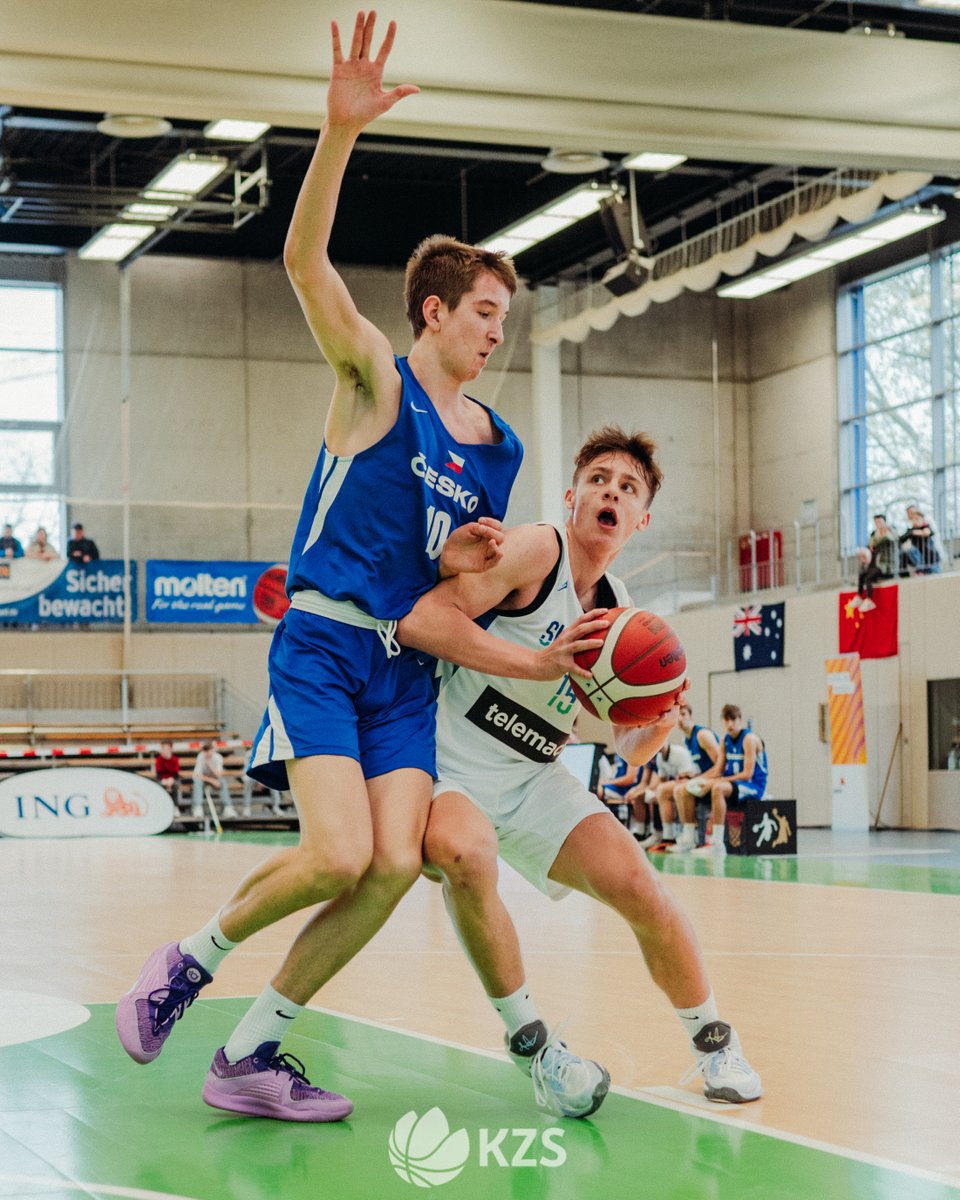 kzs_si's tweet photo. Moška reprezentanca do 18 let je na tretji tekmi Albert Schweitzer turnirja premagala Češko z rezultatom 83 proti 54! 🔥
Po dnevu premora se bodo v sredo ob 17:45 fantje srečali še s Turčijo! 💪🏼

#beyondhoops https://t.co/qC1MnBP4zY