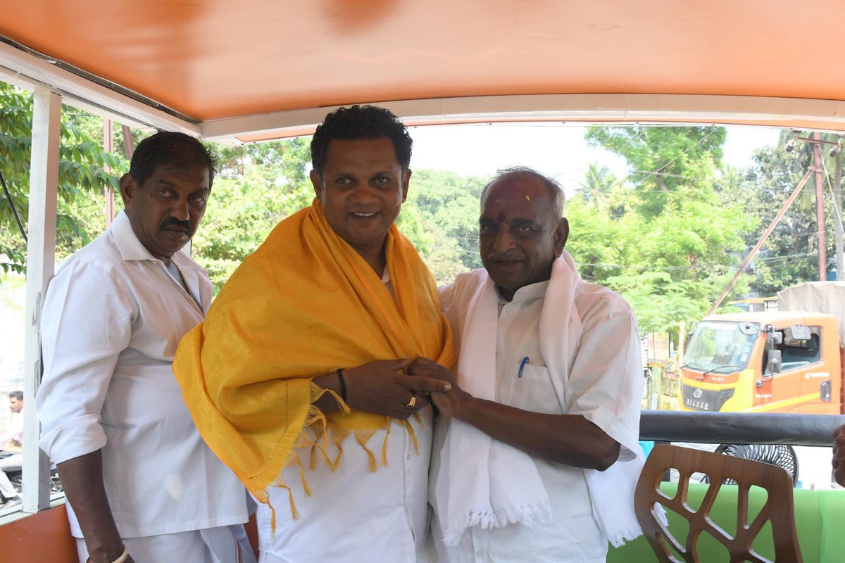 PonnaarrBJP's tweet photo. இன்று (01/04/2024) திறந்த வாகன பிரச்சாரத்தின் போது !!!
இடம் : நாகர்கோவில் சட்டமன்றம்
நமது சின்னம் #தாமரை https://t.co/iTByCfuL0O