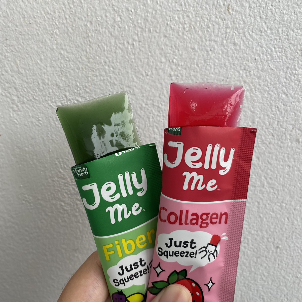 goodboibkk's tweet photo. Jelly Me เจลลี่ออกใหม่ใน7-11 คือดือมากกก แพคเกจคิ้วท์เกิน แถมหอมสุดๆ เคี้ยวเพลินเวอร์ มี2รส สีชมพูเจลลี่คอลลาเจน 🩷ส่วนสีเขียวมีไฟเบอร์ช่วยเรื่องขับถ่าย💚 ลองทานเล่นๆตอนนี้ติดใจเฉย🤣 แช่เย็นยิ่งฟินน น้ำตาล0%
#JellyMe #อร่อยเต็มที่บิวตี้เกินต้าน https://t.co/uJjs7n5h1c