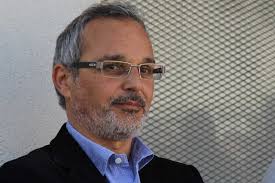 A Gines Gonzalez García lo quemaron vivo por adelantar gente en la lista de vacunación contra el Covid. Vacunas que el gobierno compró para salvar la vida de millones.
Los medios estuvieron meses con la situación, hasta su renuncia.
Distinta suerte corre Mario Russo, actual